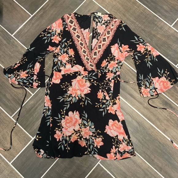 Billabong floral dress, worn once - Picture 2 of 3